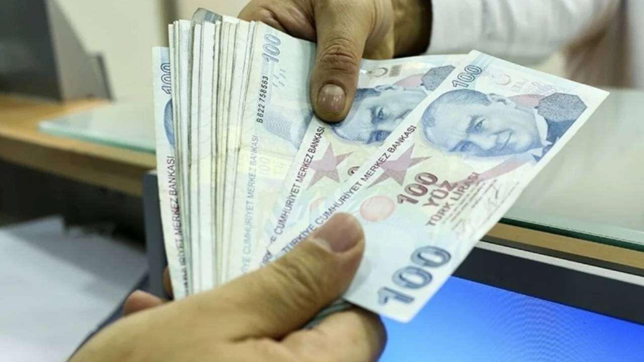 SSK ve Bağ-Kur'lu emeklisine 4 maaş birden yatacak: Kanun teklifi Meclis'te! 10